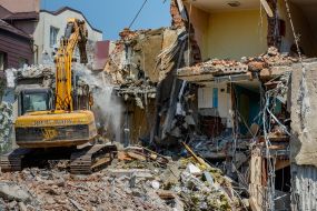 Dismantling of a multi-storey building in one of the districts of Uzhhorod