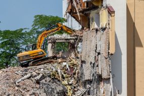 Dismantling of a multi-storey building in one of the districts of Uzhhorod