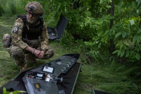 A serviceman of the "Skala" battalion during the task of aerial reconnaissance of enemy positions