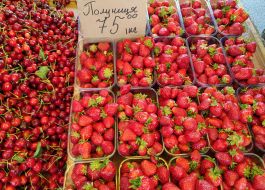 Strawberry at the market in Kyiv