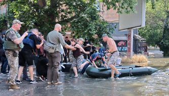 Evacuation of people in Kherson after the Russians blew up the Kakhovskaya HPP