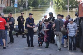 Evacuation of people in Kherson after the Russians blew up the Kakhovskaya HPP
