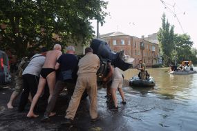 Evacuation of people in Kherson after the Russians blew up the Kakhovskaya HPP