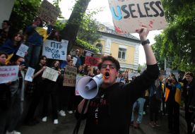 Акция протеста под офисом представительства ООН в Украине с требованиями признать подрыв Каховской ГЭС военным преступлением