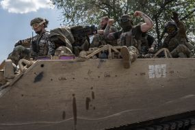Ukrainian servicemen in the Donetsk region