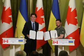 Justin Trudeau and  Volodymyr Zelenskyi