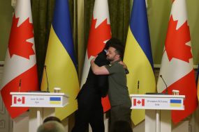 Justin Trudeau and  Volodymyr Zelenskyi