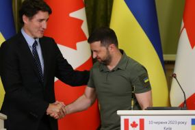Justin Trudeau and  Volodymyr Zelenskyi