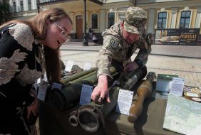 Уничтожена российская военная техника на Михайловской площади