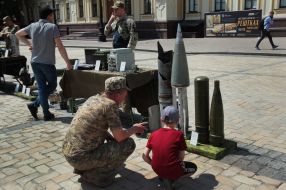 Уничтожена российская военная техника на Михайловской площади