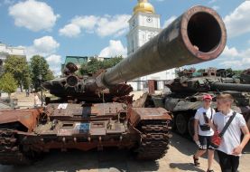 Уничтожена российская военная техника на Михайловской площади