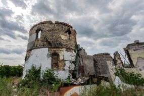 Зруйнований будинок у селищі Руські Тишки