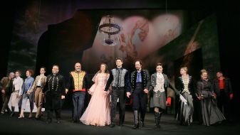 The premiere of the play "Ladies and Hussars"