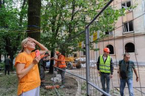 Разрушенный после ракетной атаки жилой дом во Львове