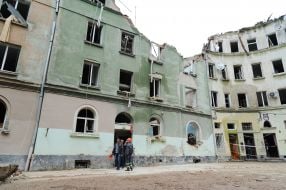 Разрушенный после ракетной атаки жилой дом во Львове