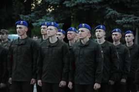 Військовослужбовці