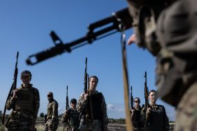 Учасниці тестування зразків жіночої польової форми