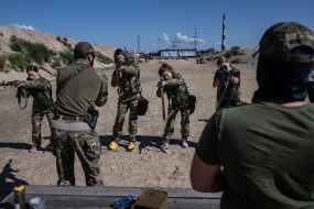 Учасниці тестування зразків жіночої польової форми