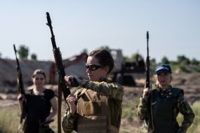 Учасниці тестування зразків жіночої польової форми