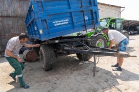 Machine operators repair agricultural machinery