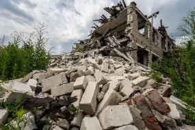 The building of the destroyed educational complex