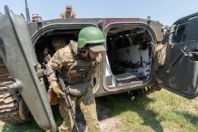 Военнослужащие