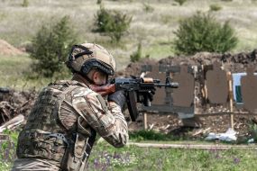 Военнослужащие