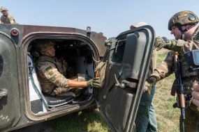 Военнослужащие