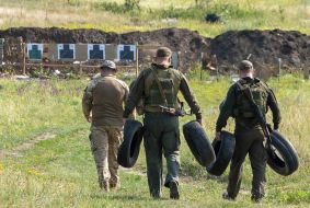 Военнослужащие