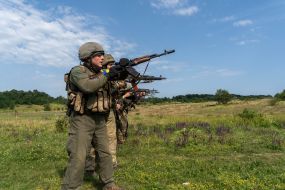 Военнослужащие