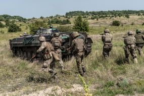 Военнослужащие