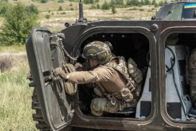 Военнослужащие