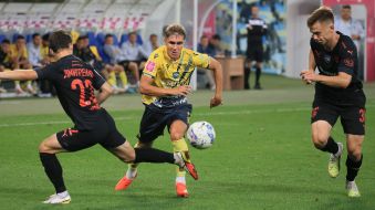 Игровой момент матча