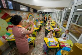 Першокласники навчаються в метро в Харкові