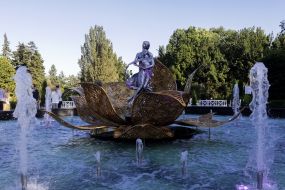 A fountain on the territory of the botanical garden in Kyiv