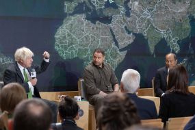 Boris Johnson, Andriy Yermak, Francis Fukuyama