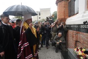 Metropolitan Epiphany during the laying of flowers at the memorial to the soldiers who died in the fight for Ukraine