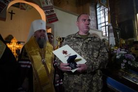 Metropolitan Epiphany presented church awards to military personnel