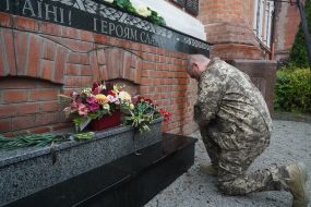 Military during the laying of flowers at the memorial to the soldiers who died in the fight for Ukraine