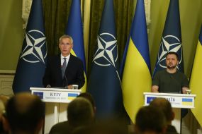 Йенс Столтенберг и Владимир Зеленский