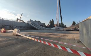 У Києві обвалився Дегтярівський міст