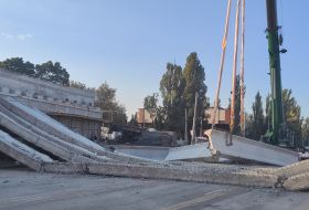 У Києві обвалився Дегтярівський міст