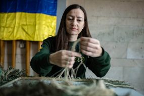 Volunteers handed over camouflage suits for snipers of the Armed Forces of Ukraine
