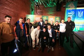 Fans and warriors-supporters