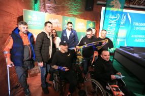 Fans and warriors-supporters