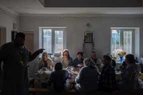 A priest and parishioners are having lunch at a table in a church building (Ostriv district) in Kherson