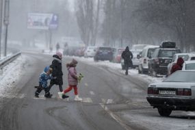Passers-by on a snowy street in Kyiv