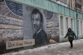 A mural with the image of Svyatoslav Vakarchuk and the inscription "Everything will be fine"