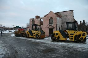 Destroyed building in Trostyanets