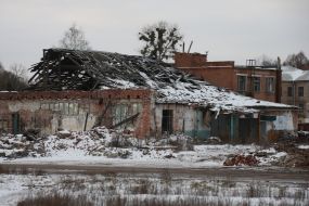 Destroyed building in Trostyanets